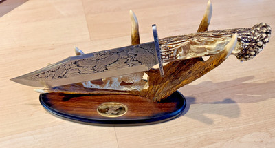 12.5 Inch Bald Eagle Bowie Knife w/Stag Antler Handle & Stand