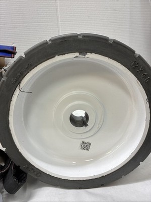 DSI Non Marking Scissor Lift Tires 12 x 4.5 Qty 1