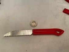 Vintage QUIKUT Serrated Paring Knife Stainless Blade Red Plastic Handle