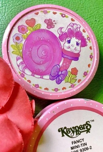 Vintage KeYPeRs SnaiL FaNCY TONKA 80s PiNK 1986 Mini TiN BOX VG OrG ToY Figure