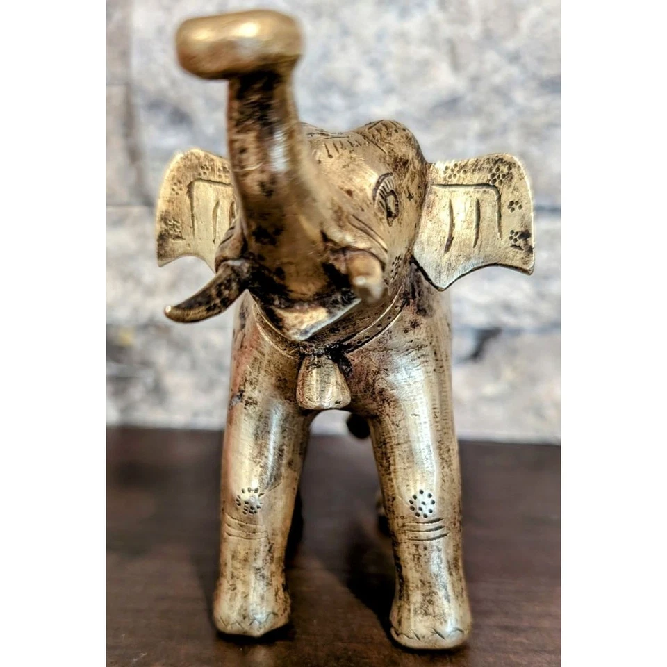Bonita estatuilla pátina elefante tronco de latón macizo de colección estante cuidador 4 pulgadas Alto Foto 3 de 4