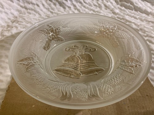 Celebrations 8" Frosted Season Greetings Plate (Brand New) - Picture 2 of 12