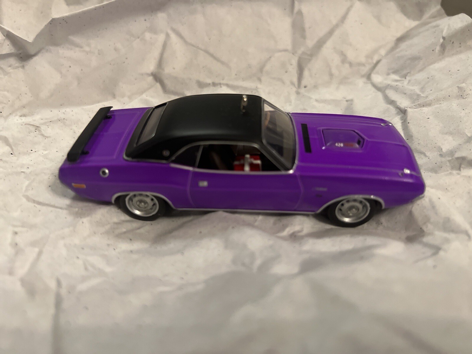 HALLMARK KEEPSAKE Ornament "1970 Dodge Challenger R/TSE" Classic Cars