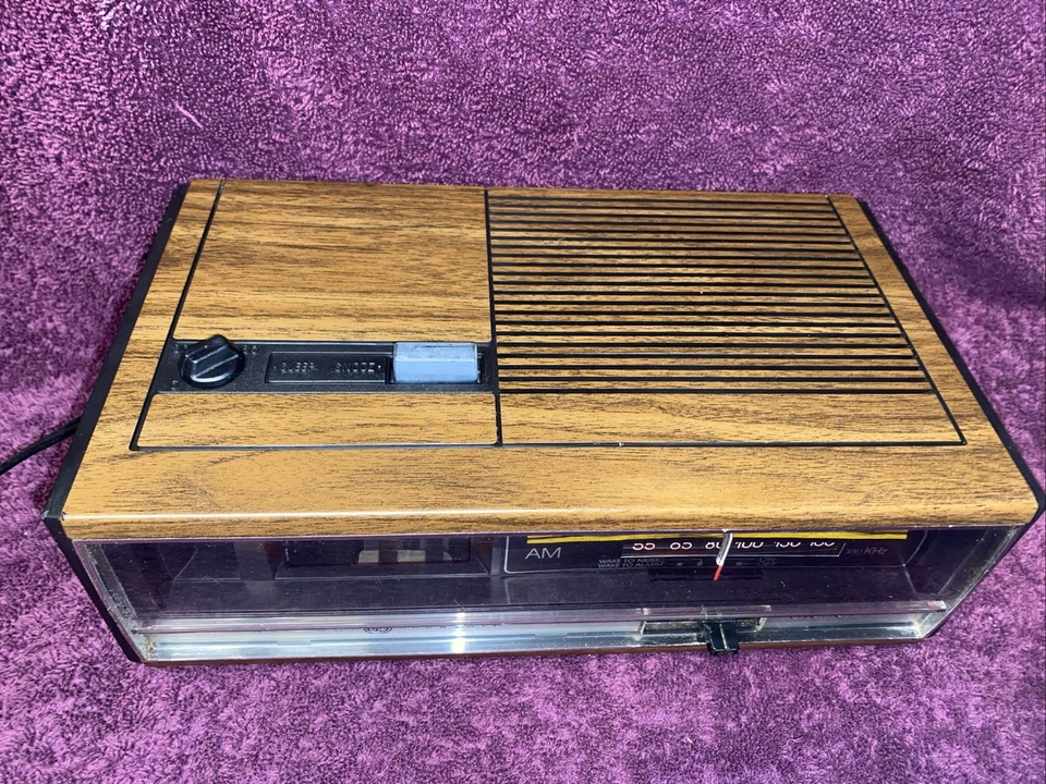 GE Reloj Abatible Radio Alarma 7-4420B Vintage 1978 FUNCIONANDO Foto 4 de 4
