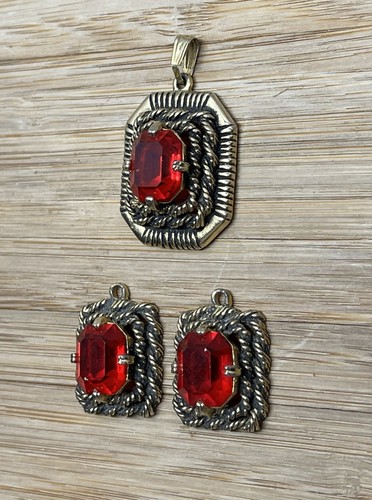 3 Vintage Sarah Coy 1969 Red Rhinestone Gold Tone Pendants - Picture 7 of 7
