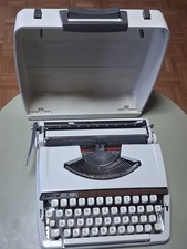 Vintage 1971 Brother Deluxe 900 Portable Typewriter AZERTY French White w/ Case thumbnail