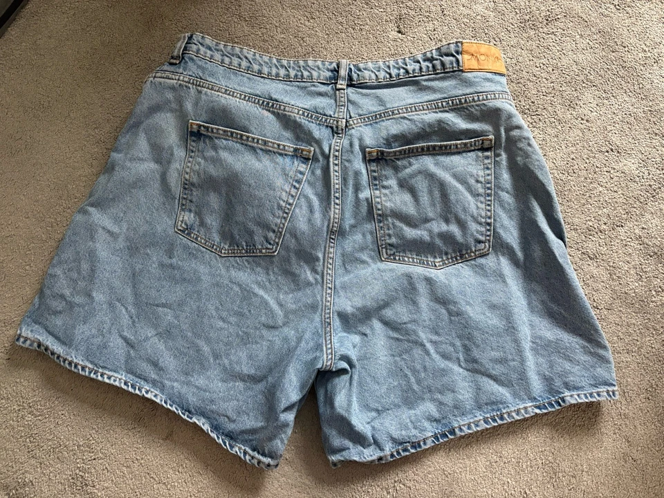 Monki W38/Size 18 Denim Shorts - Image 4 of 4