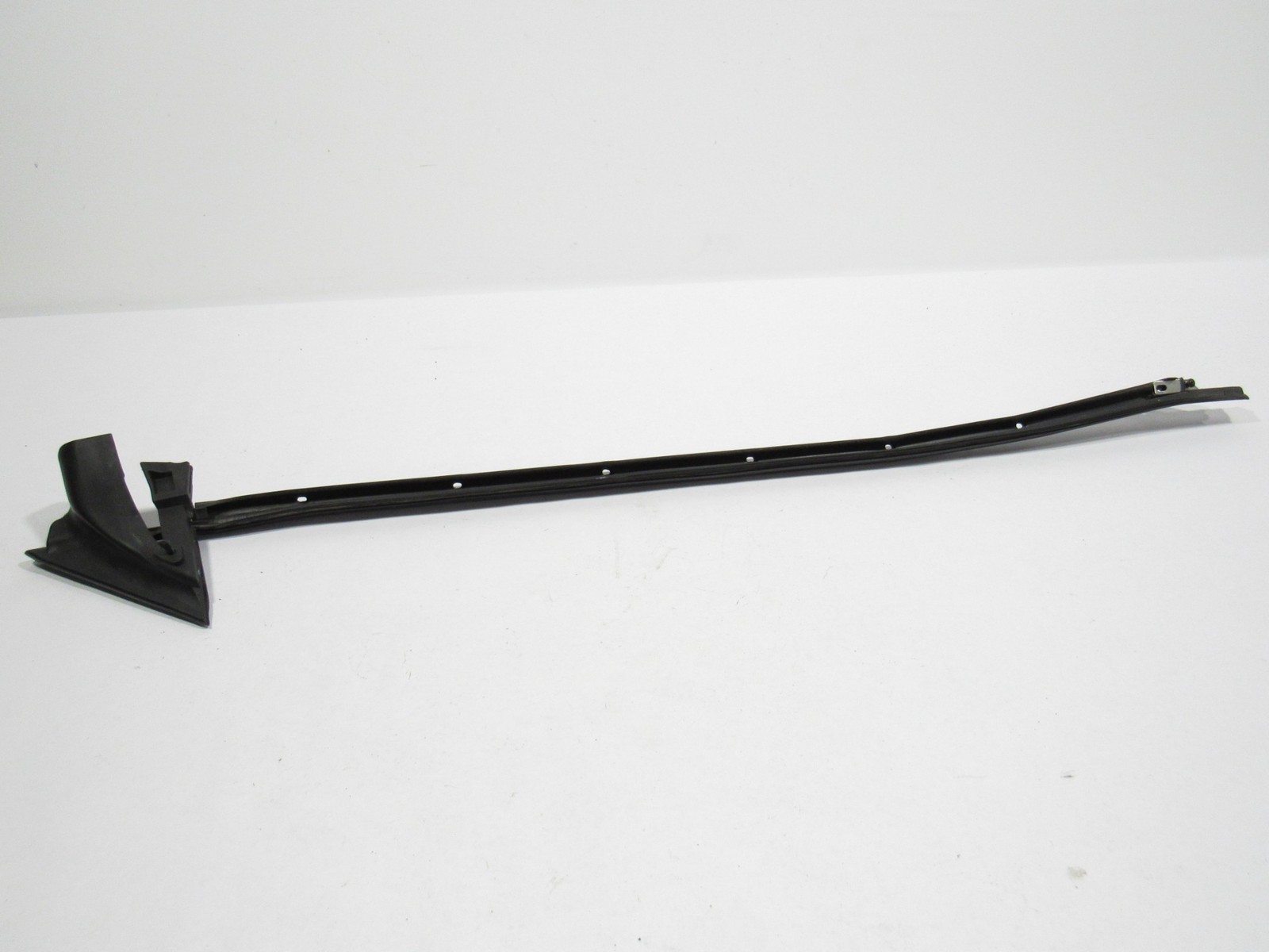 Ferrari 458 Italia 2011 Front Left Door Outer Glass Belt Gasket Seal 09-15 |:Y
