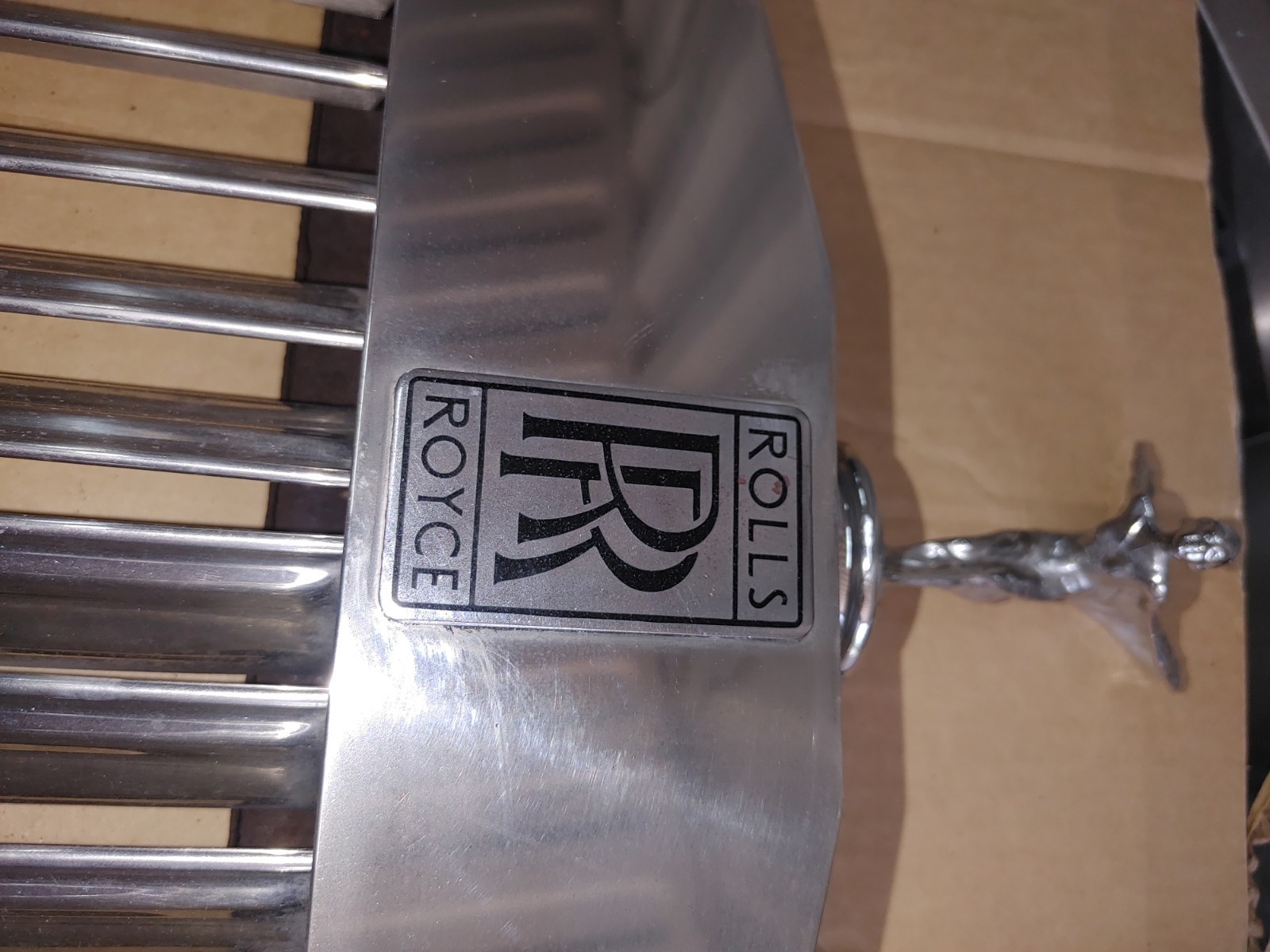 1967 -1980 ROLLS ROYCE SILVER SHADOW GRILLE ASSEMBLY UNIT With Spirit