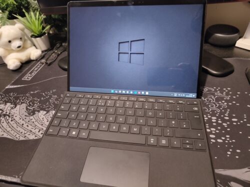 Microsoft Surface Pro 8 ( i7, 512GB SSD, 16GB RAM) + Keyabord + Pen - Picture 2 of 5