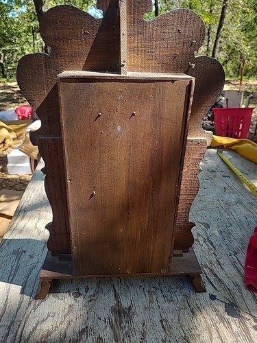 Antique Sessions Wood Gingerbread Clock W/key - Picture 15 of 20