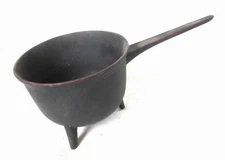 ANTIQUE CAST IRON 3 LEG POSNET MARKED "GS" ON SIDE