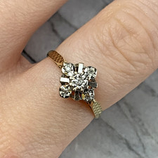 Diamond Ring 18 ct Gold  Illusion Cluster Texture Shoulder Yellow Gold - Size N