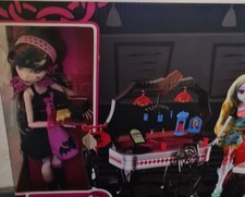 Monster High Draculaura Bistro Cafe Spielset - Puppe und Möbel