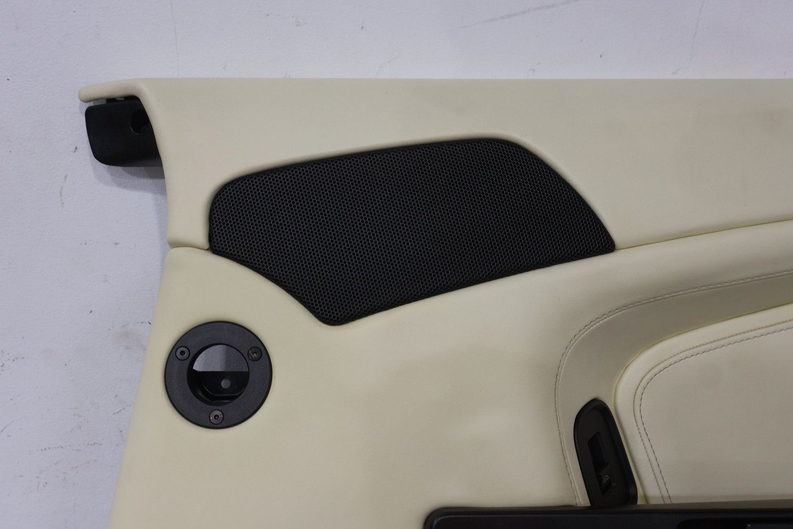 09 Aston Martin V8 Vantage Pair LH&RH Interior Door Trim Panels (Cream Truffle)
