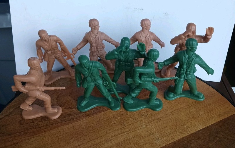 Greenbrier International Larger 4" Plastic Army Men Soldier Figures Lot Of 9