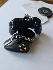 Xbox one controller And Xbox 360 Controller Keychains. Plus XBX One Popsocket.