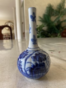Chinese Antique Qing Era Blue and White Porcelain Long Neck Vase