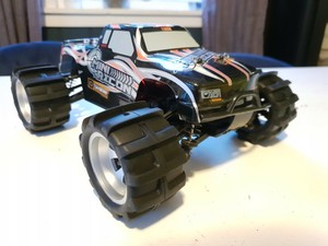 rc car with paddle tires