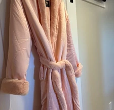 Minky Couture Women's Satin Blush Pink Robe Size Medium/Large
