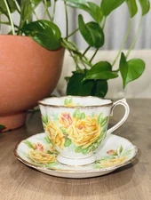 Royal Albert Teacup & Saucer Yellow Rose “Tea Rose” Design W/Gold Gilding Vintag