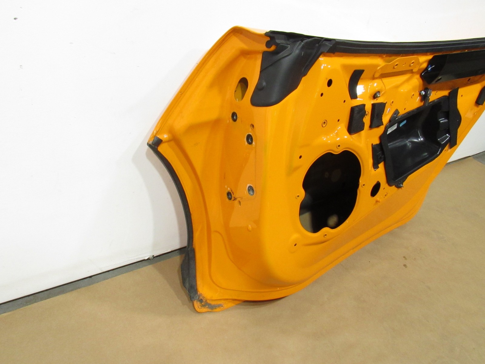 20-23 McLaren GT 2021 Right Passenger Door Shell ;:Y
