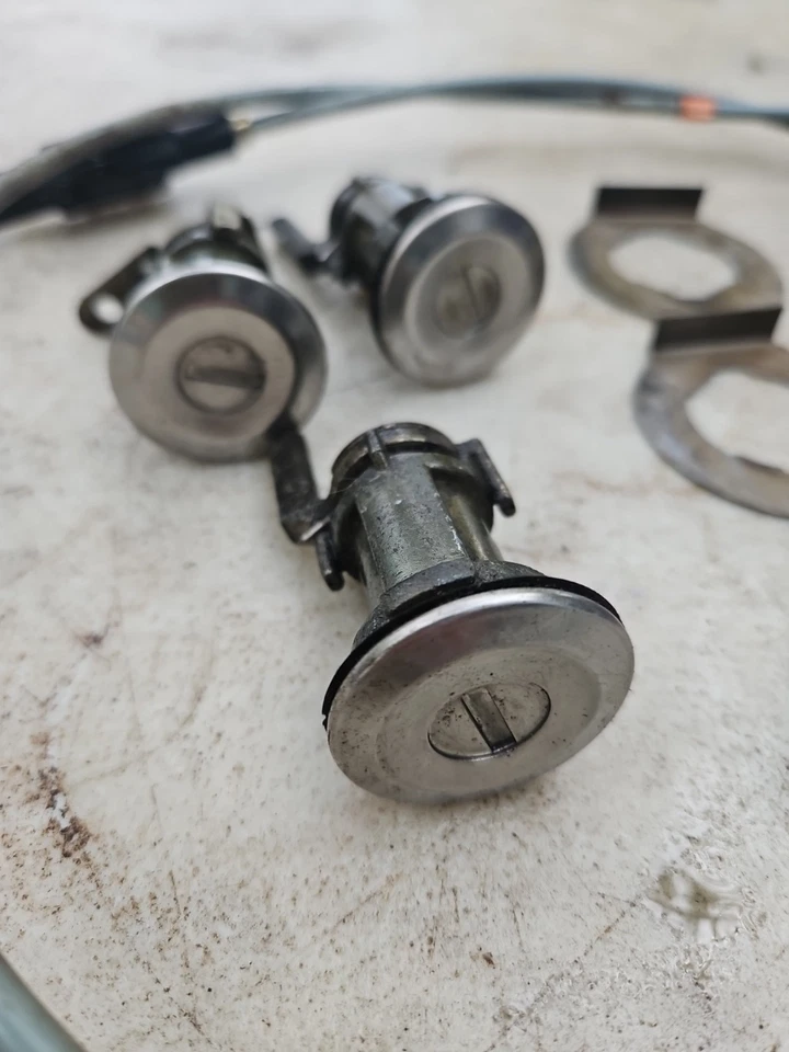 Замок зажигания и дверной/переключатель с 1 ключом для Volvo 240. - Изображение 3 из 4