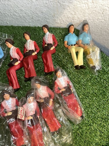 Vintage Kay-Bee Toys Resin Victorian Doll House Family 13 dolls - Picture 17 of 18