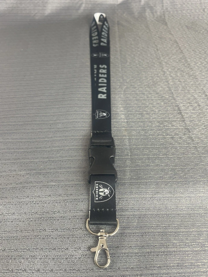 "Cordón Oakland Raiders con llavero desmontable 2 tonos 1"" de ancho" Foto 3 de 4