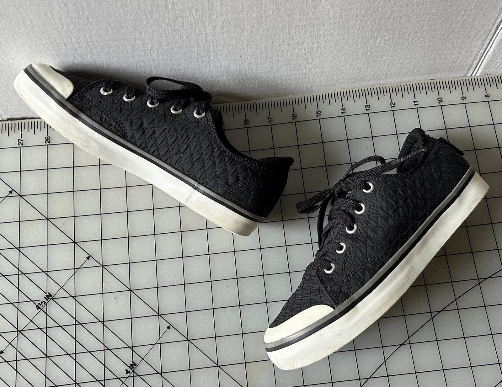 Scarpe Keen W taglia 7 Elsa basse nere trapuntate sneaker skater usate in ottime condizioni