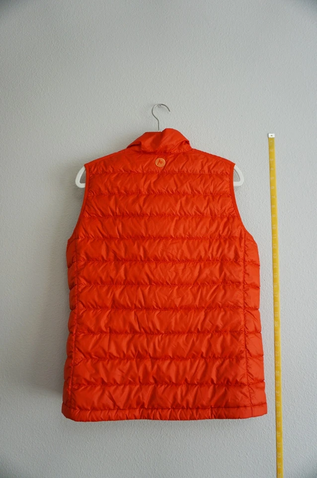 Chaleco de plumón grande aislante Marmot para mujer 700 relleno naranja grande Foto 3 de 4
