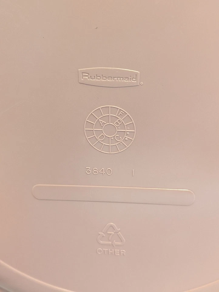 Vintage Rose Mauve Rubbermaid Melamine 9 Piece 3840 10" Dinner Plates  - Image 4 of 4