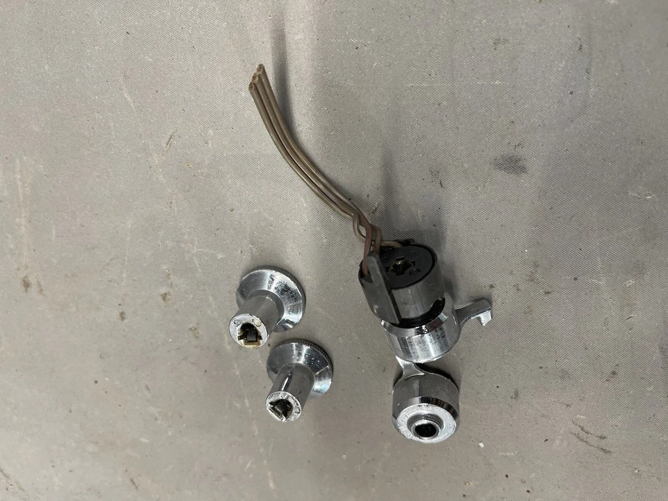 Ford Galaxie 1967 perillas de radio delanteras traseras personalizadas tablero AM botones de ajuste bisel de atenuación Foto 4 de 4