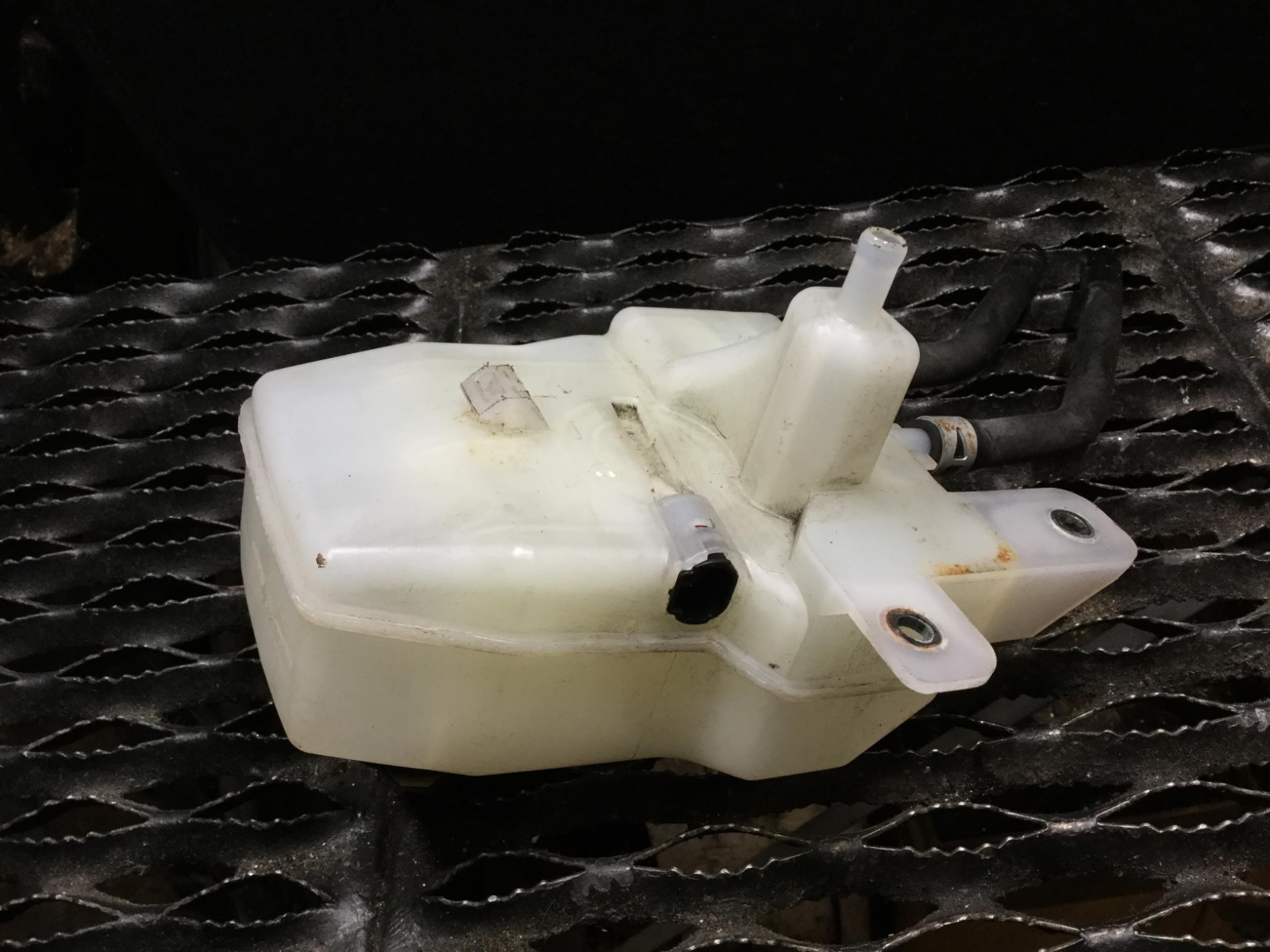 04 05 06 07 08 09 TOYOTA PRIUS BRAKE FLUID RESERVOIR 13231140120 OEM