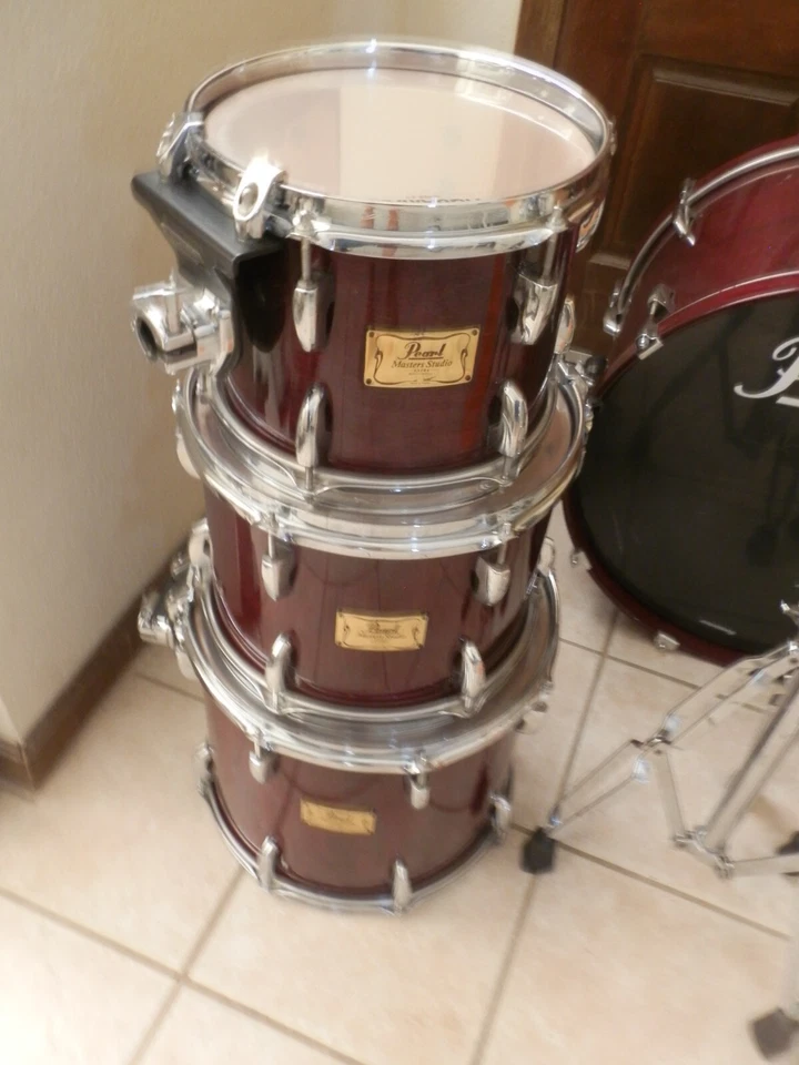 PEARL MASTERS STUDIO EXTRA, 4 PIEZAS, TAMBORES, VINO DE CEREZA, CONCHAS VÍRGENES, 22", 14", 12", 10" Foto 2 de 4