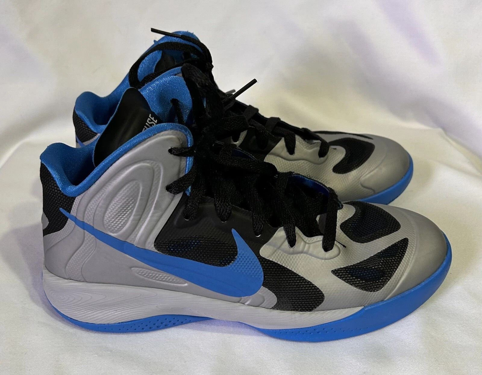 Mens NIKE HYPERFUSE SUPREME Trainers 536861 002 Youth Size 6.5Y Basketball
