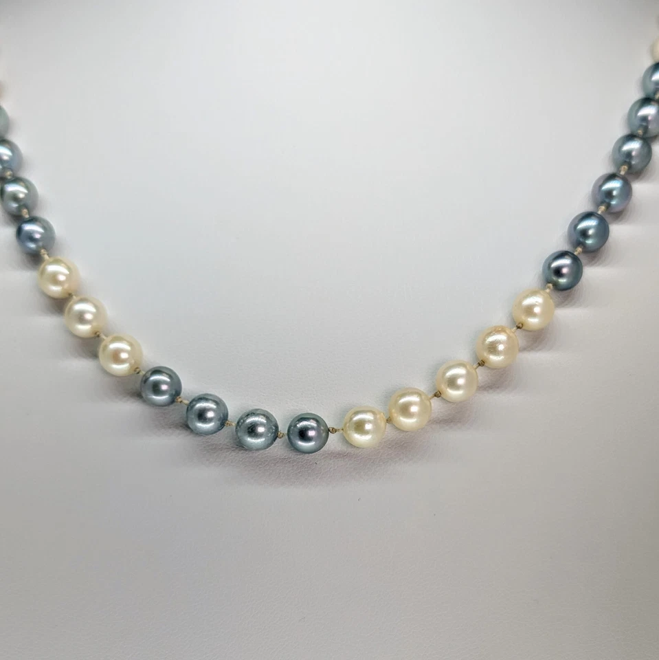 Collar PERLAS, Gris-Azul y Blanco con Cierre de Níquel Foto 2 de 4