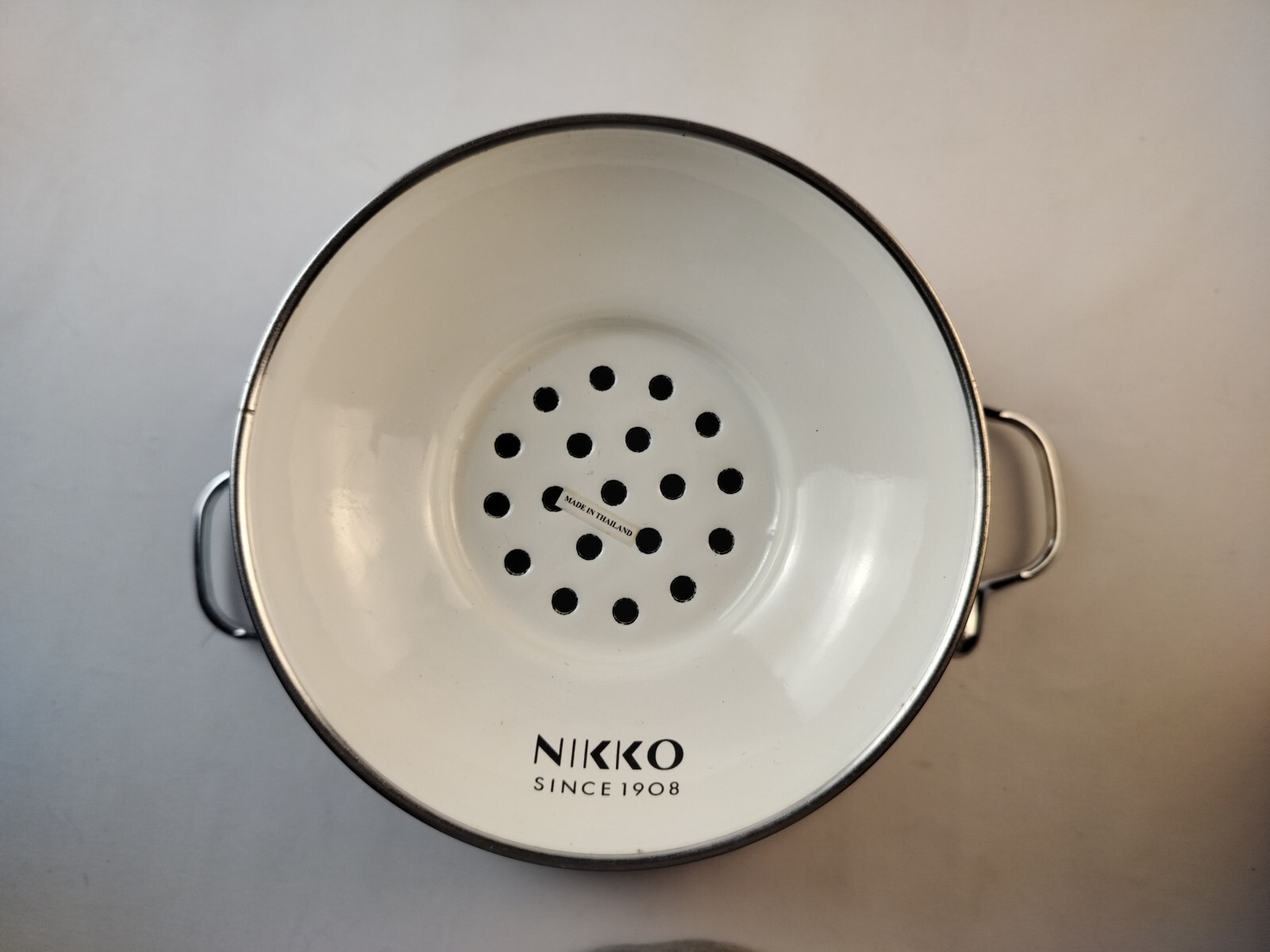 NIKKO Colander HAPPY HOLIDAYS 3 Quart NEVER USED Christmas Strainer (3c)