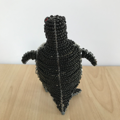 Estatuilla de pingüino africana de alambre con cuentas hecha a mano Sudáfrica 11 cm decorativa - Imagen 5 de 9