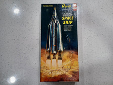 REVELL #H-1800:198 "S" XSL-01 MANNED SPACE SHIP