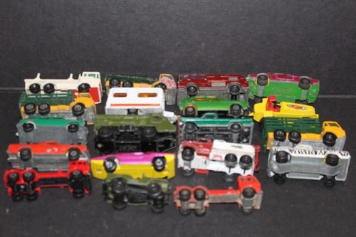 VINTAGE LESNEY MATCHBOX LOT OF 19 CARS TRUCKS