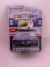 GREENLIGHT Test & Evaluation 2001 Ford Crown Victoria Police Interceptor 1/64