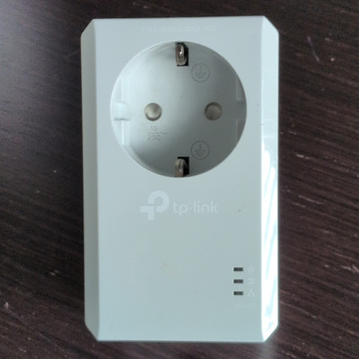 TP-LINK TL-PA4010P AV500 500 Mbps Powerline Adapter 1x RJ-45 mit Steckdose Weiß