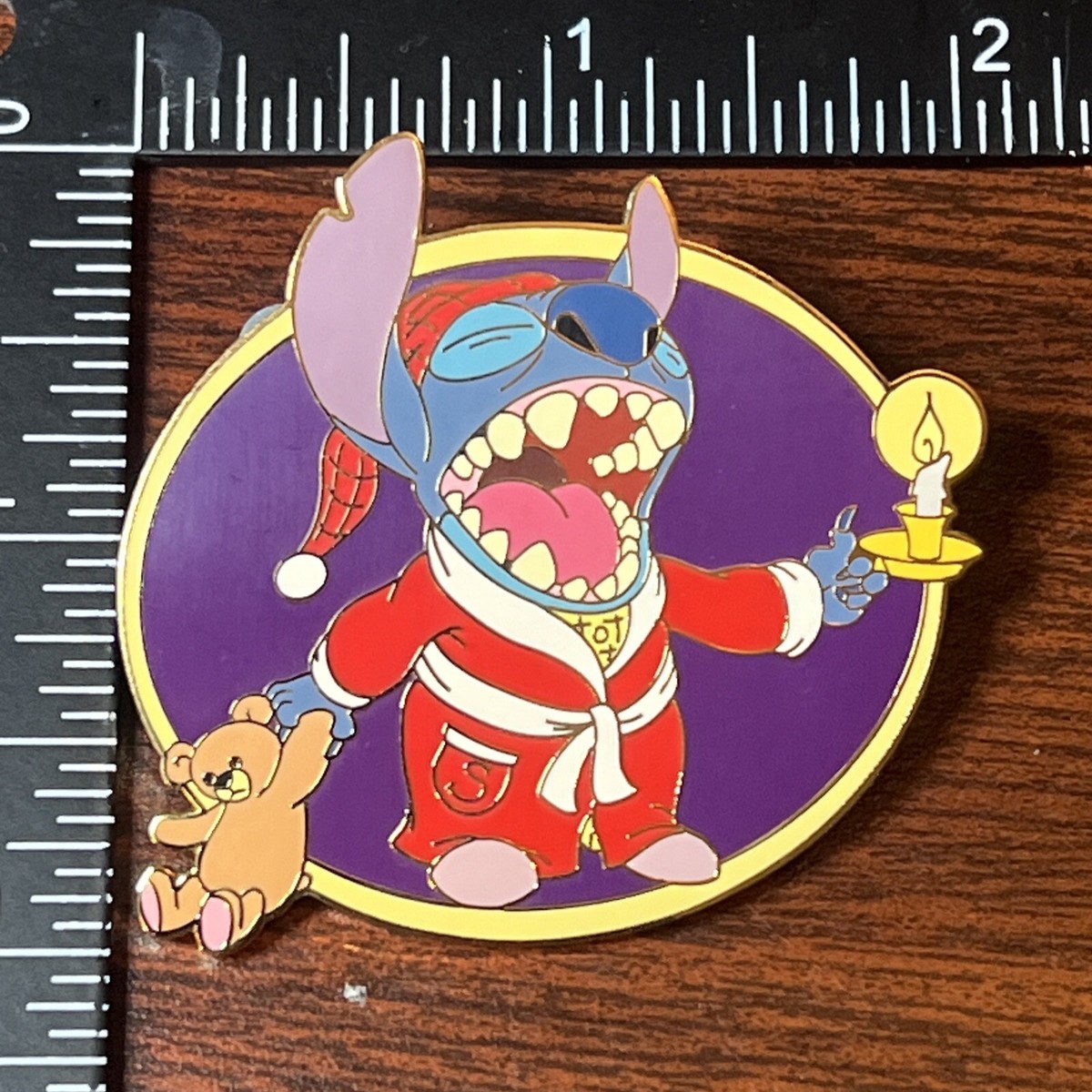 DISNEY AUCTIONS P.I.N.S. STITCH AT BEDTIME PIN LE 1000 Christmas