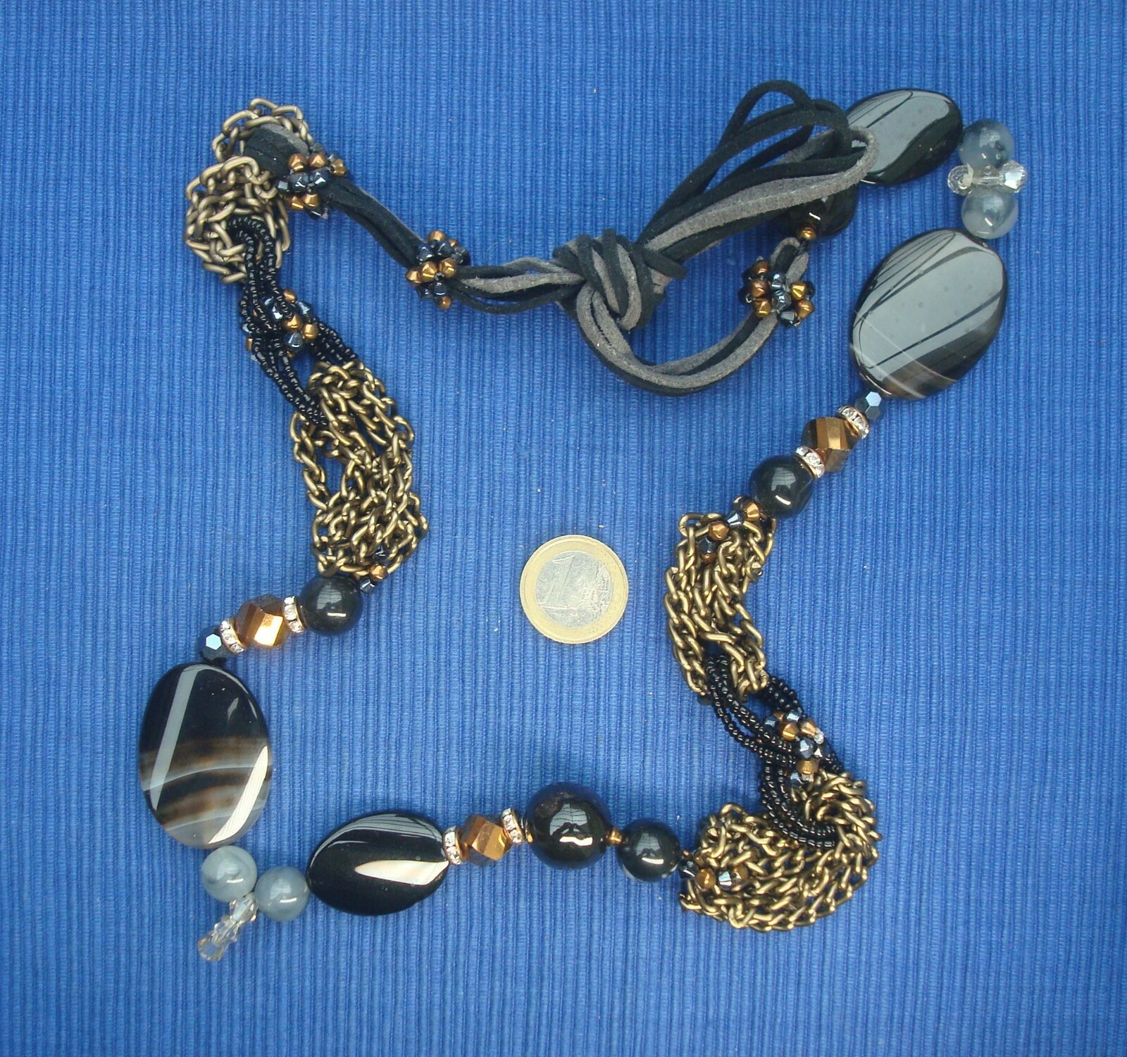 Gros collier doré B26D avec agate et cuir pour sublimer vos tenues bohèmes