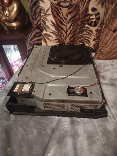 XBOX ONE console model 1540 broken,for parts,READ,see pics.