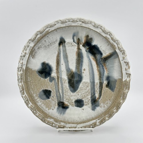 Beautiful Stoneware Pie Plate With Scalloped Edges 11 Inches
