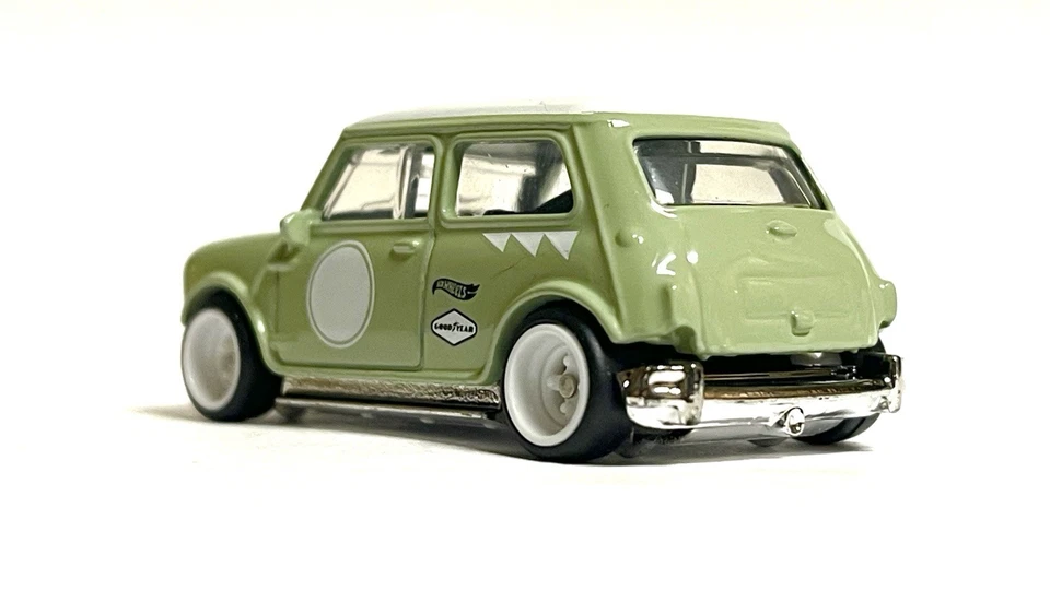 Hot Wheels New Austin Mini Cooper S Un-Spun Premium Wheels  - Image 3 of 4