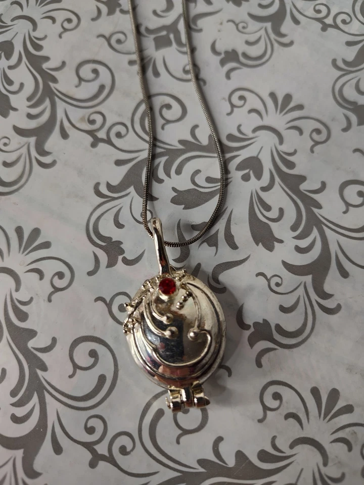 Elena Gilbert's Vervain Locket Necklace Locket - Image 2 of 4