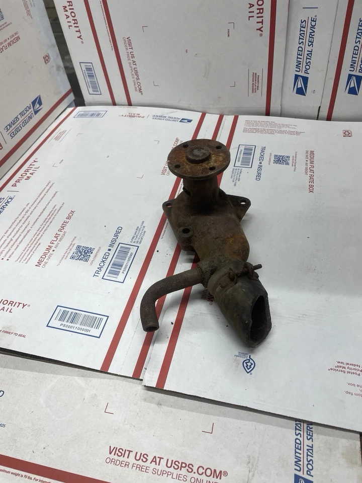 BOMBA DE AGUA STUDEBAKER EARLY CHAMPION SEIS 169 Y 185 1942-58 # 682630 Foto 3 de 4